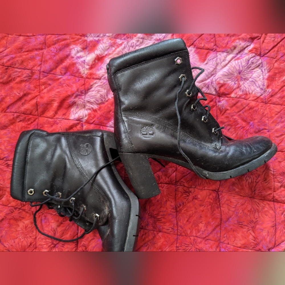 *YARD SALE!* Awesome Heeled Leather Timberland Boots